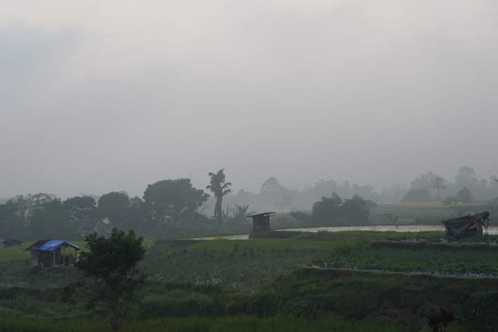 Kondisi cuaca Kota Padang Panjang diselimuti kabut tebal, Selasa (19/9/2023) siang.